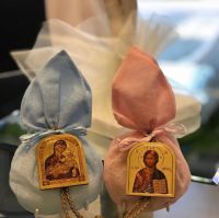 Pouch with a wooden hanging icon